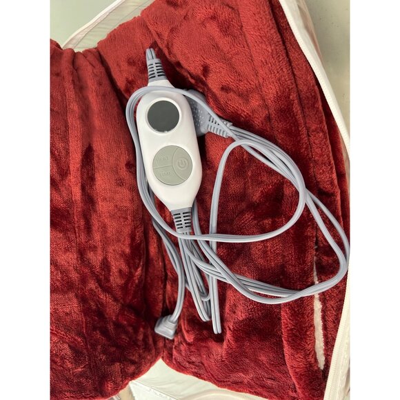 Warm & Cozy Heated Throw Blanket Red Plush Electric 50x60 With Controller - Picture 2 of 5